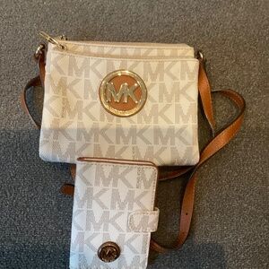 Micheal Kors Crossbody with Wallet